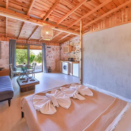 Apartamento Bademlique Stone Kaş